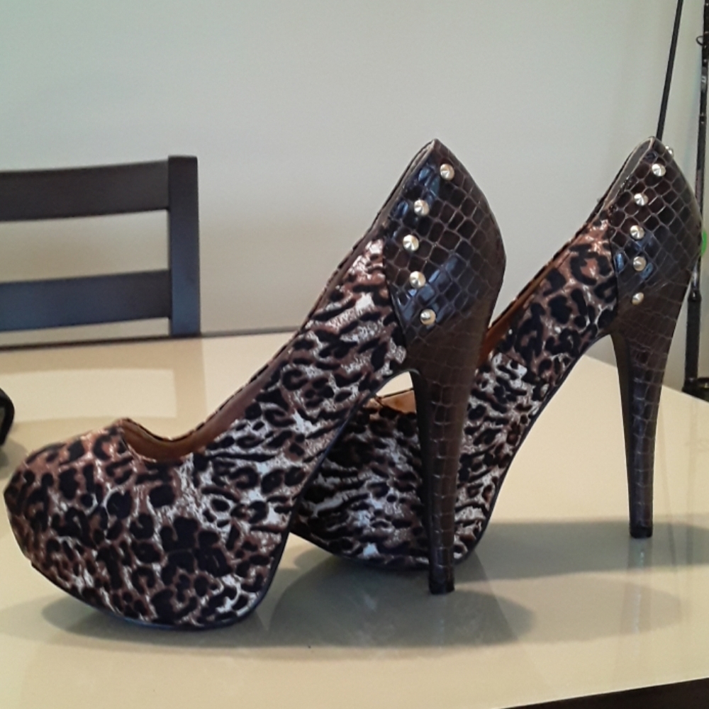 Body Central, Peep Toe Stilettos 8.5. - Picture 5 of 6